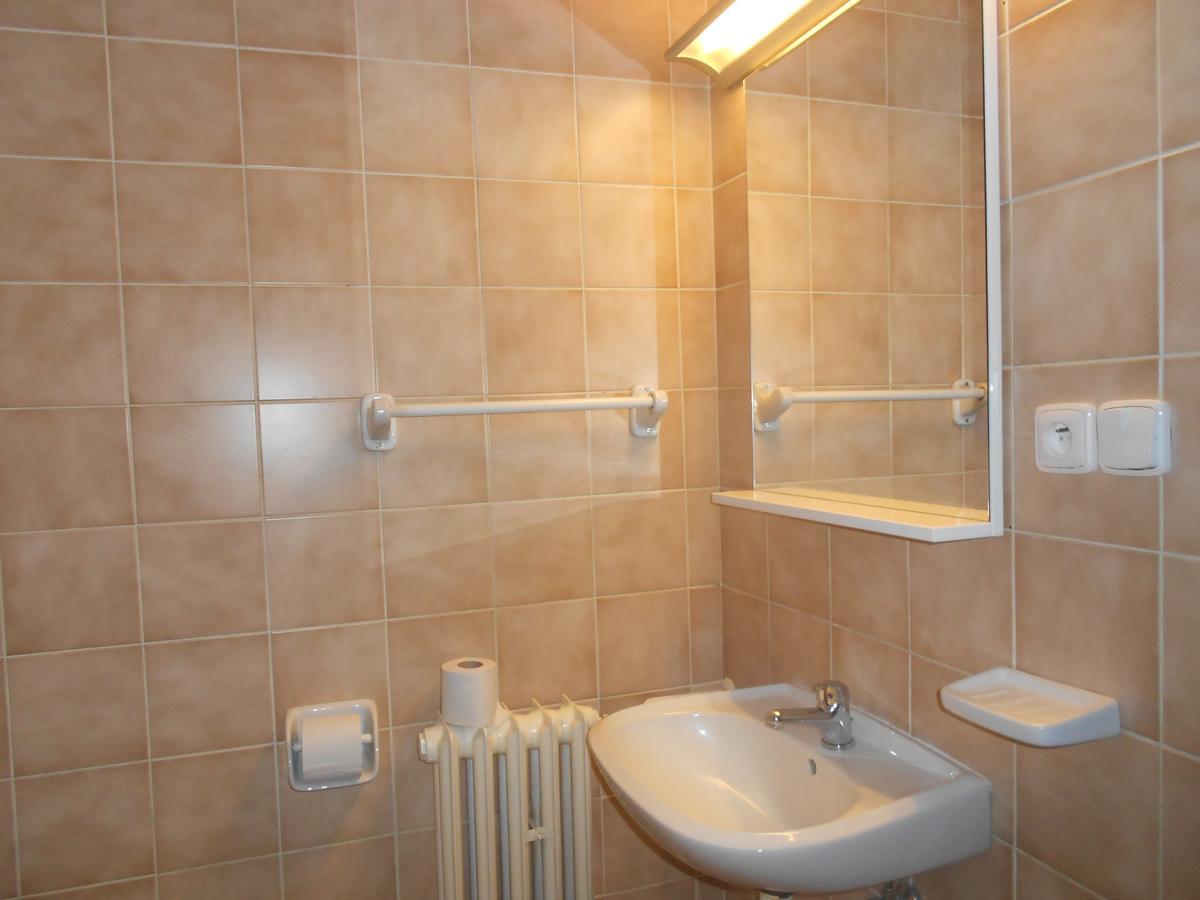 Hotel Hvezda Kromeriz Ngoại thất bức ảnh